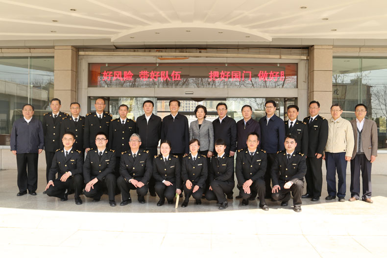 海关女关长郑平照片_蚌埠海关关长的收入(2)