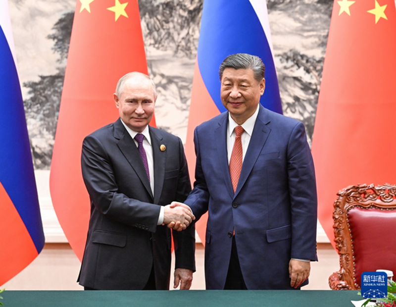习近平会见俄罗斯总统普京