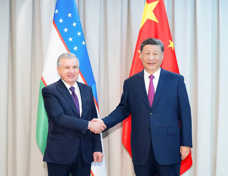 习近平会见乌兹别克斯坦总统米尔济约耶夫