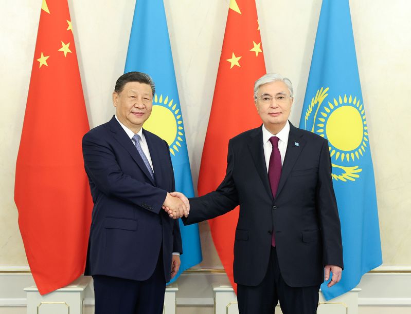 习近平会见哈萨克斯坦总统托卡耶夫