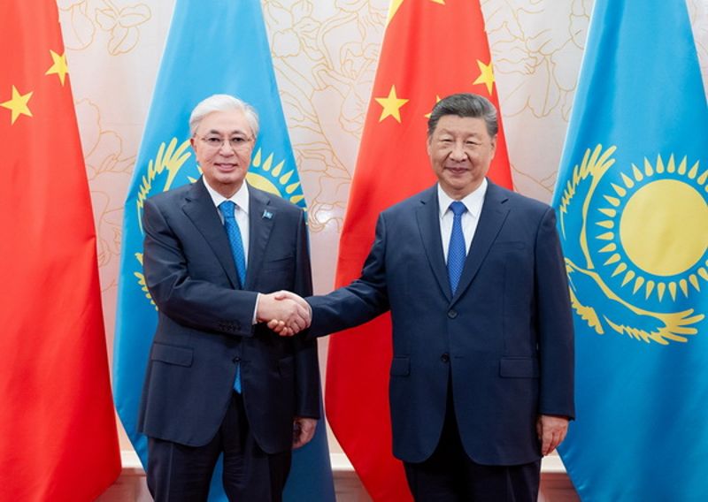 习近平会见哈萨克斯坦总统托卡耶夫